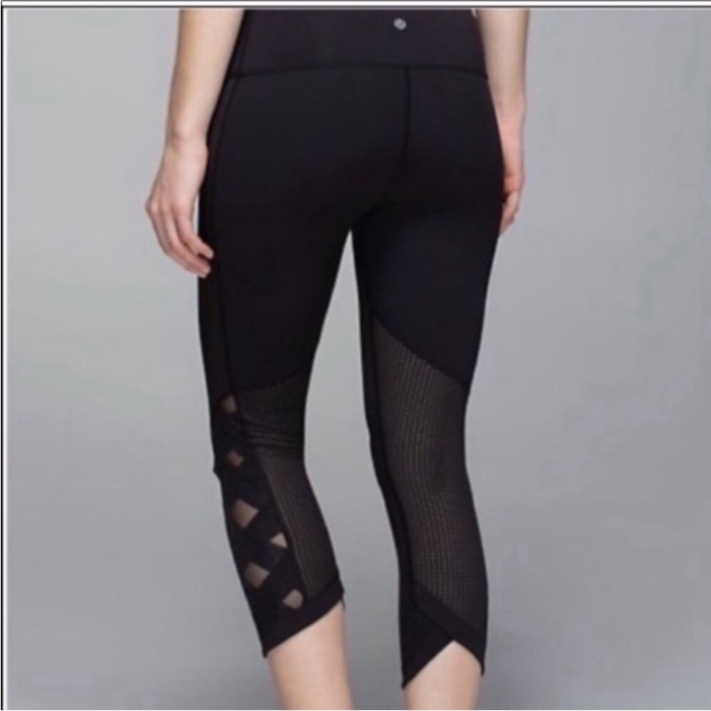 Lululemon- Var-City Crop Criss Cross Mesh Panels- Size 10